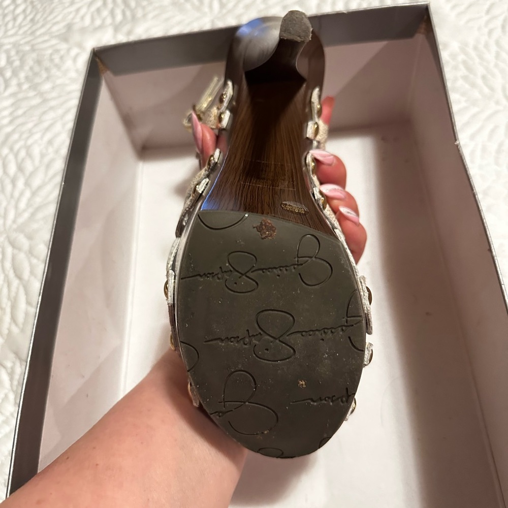 Sandals - Picture 3 of 4